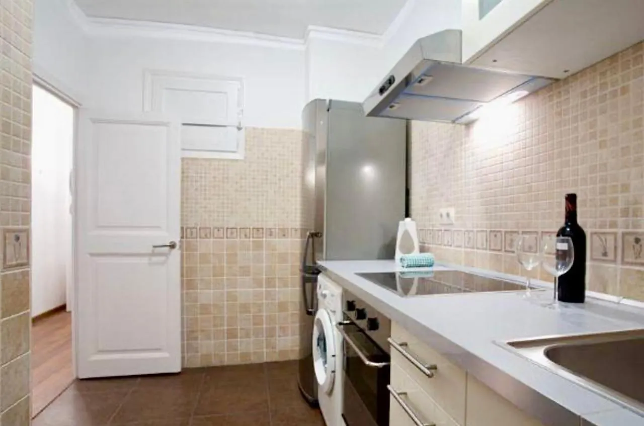 5-Bed Apartment In The Heart Of The City برشلونة