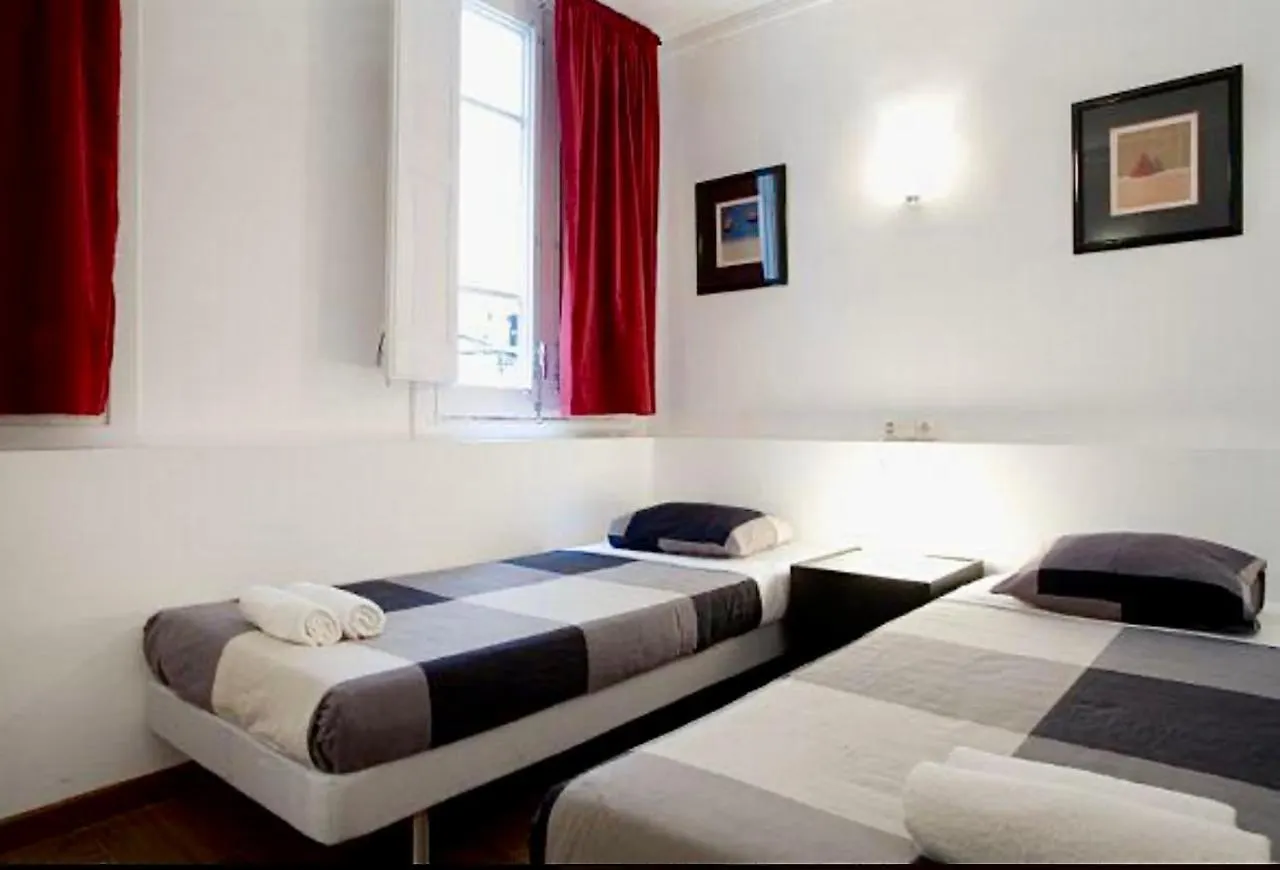 5-Bed Apartment In The Heart Of The City برشلونة